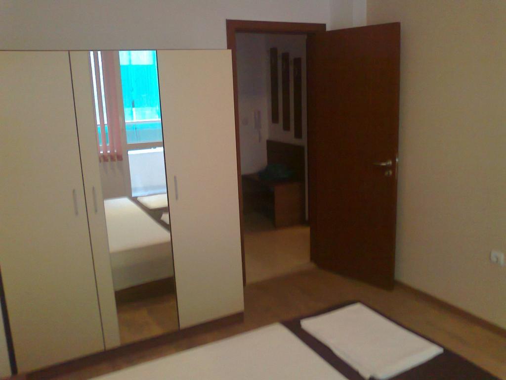 Apartments Vesi And Gery Pomorie Esterno foto