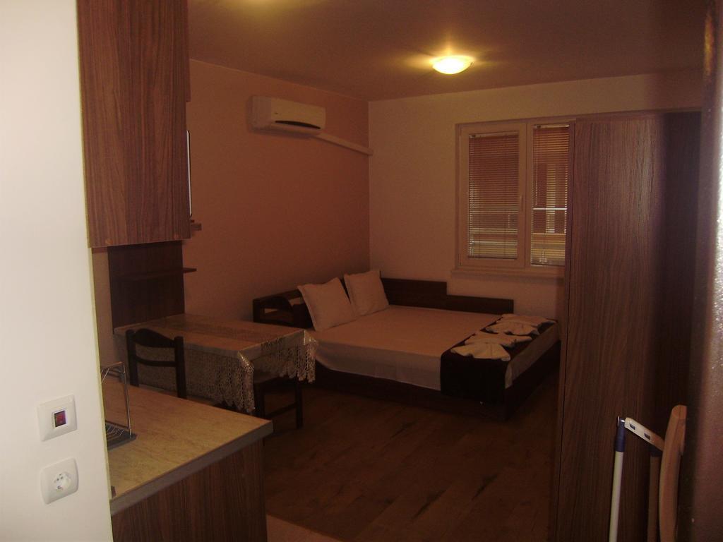 Apartments Vesi And Gery Pomorie Camera foto