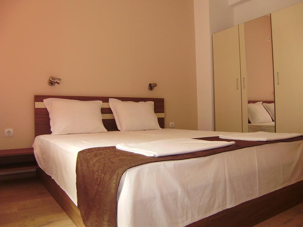 Apartments Vesi And Gery Pomorie Esterno foto