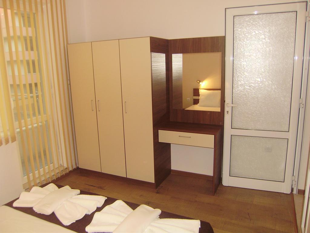 Apartments Vesi And Gery Pomorie Esterno foto