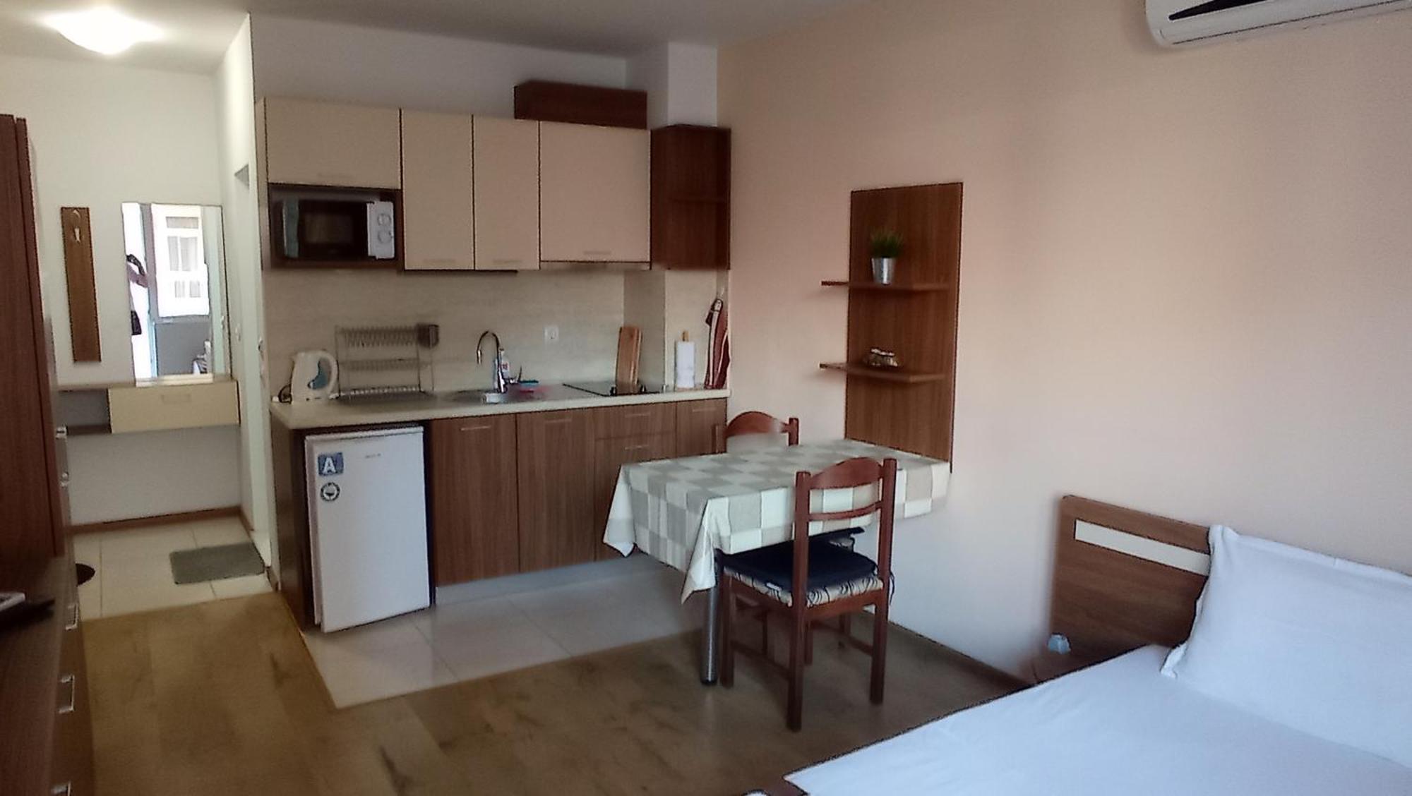 Apartments Vesi And Gery Pomorie Esterno foto