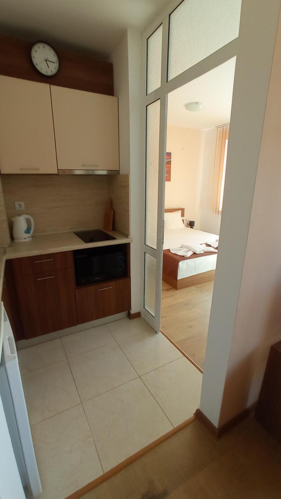 Apartments Vesi And Gery Pomorie Esterno foto