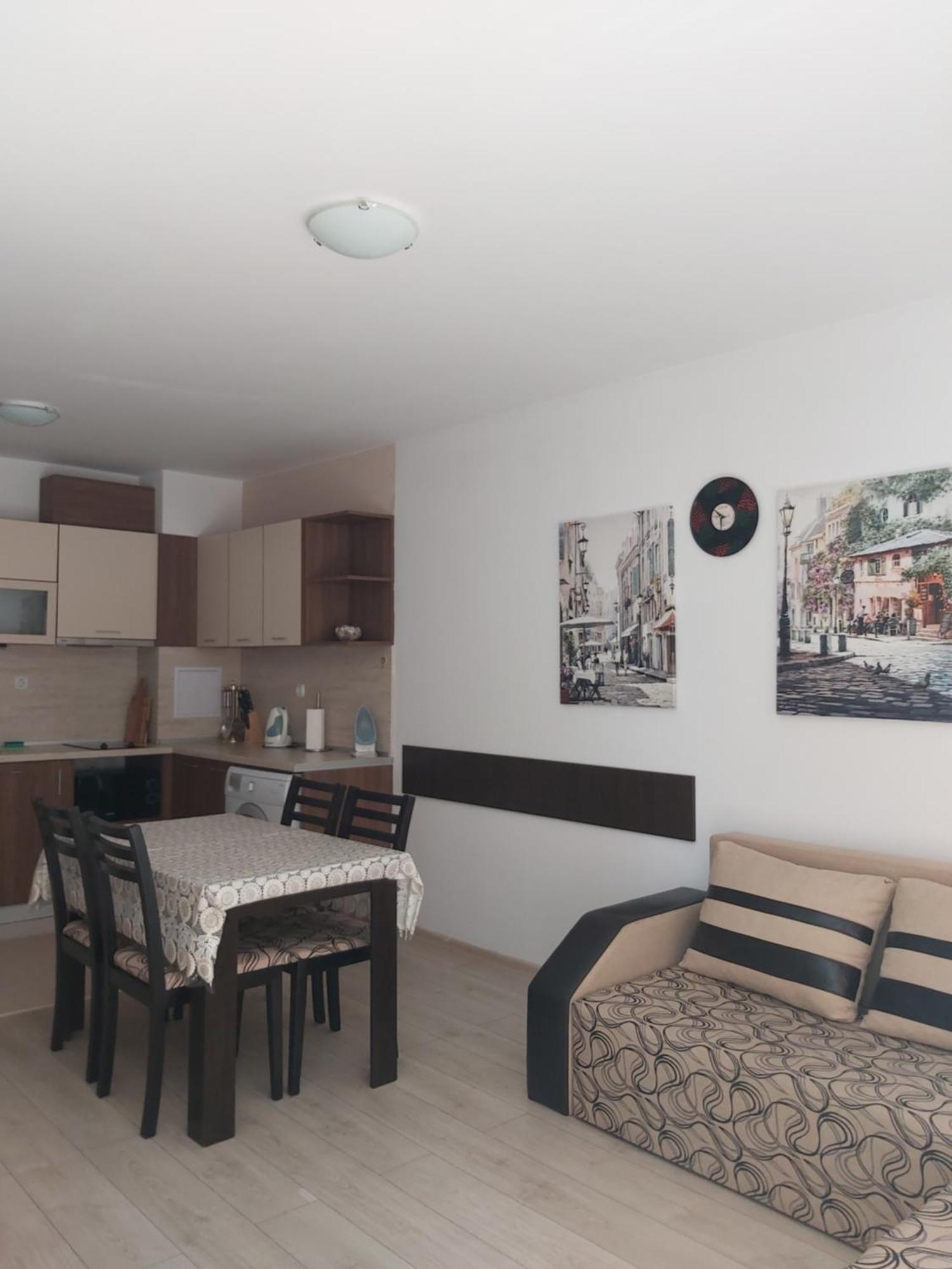 Apartments Vesi And Gery Pomorie Esterno foto