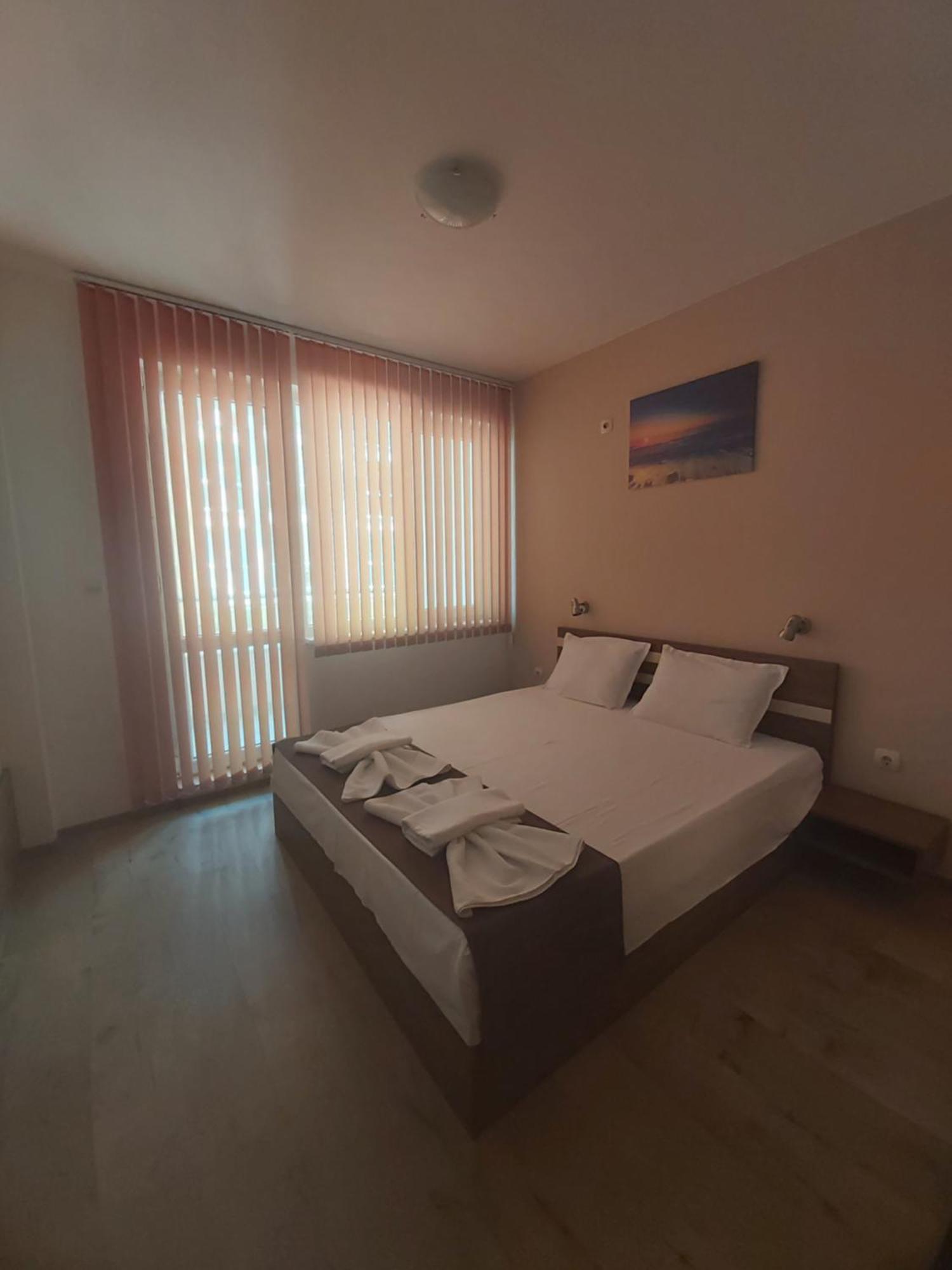 Apartments Vesi And Gery Pomorie Esterno foto